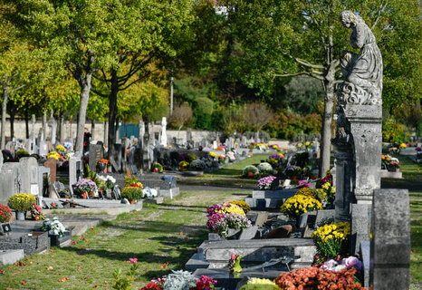 Cimetiere des Sablieres le jour de la Toussaint